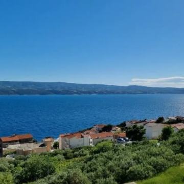 APARTMANSKA KUĆA NA OMIŠKOJ RIVIJERI