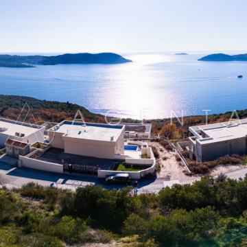 Atraktivna građevinska zemljišta u Orašcu, pogled na more, cca. 4.000