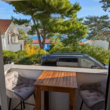 BAŠKA, OTOK KRK - Apartman s parkingom i pogledom na more