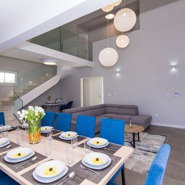 2 beautiful modern villas situated in a quiet location / VIDEO