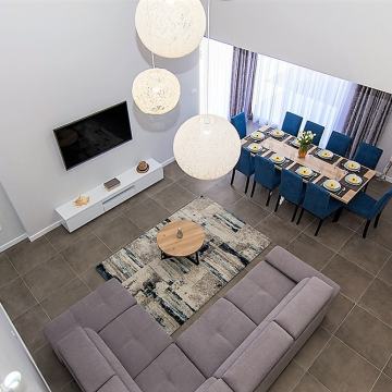 2 beautiful modern villas situated in a quiet location / VIDEO