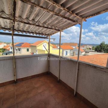 Betina, kamena kuća sa pogledom na more s terase