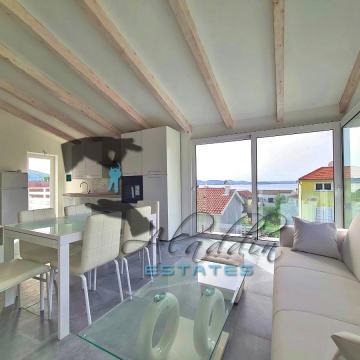 Bilice, iznimno atraktivan stan u novogradnji kraj mora, 81 m2