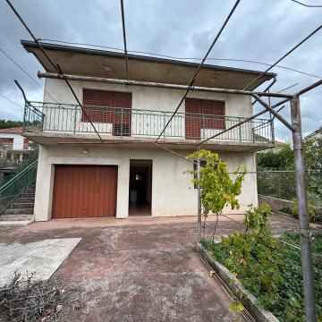 Bilice, Šibenik – Kuća 94 m² s odvojenim katom i garažom