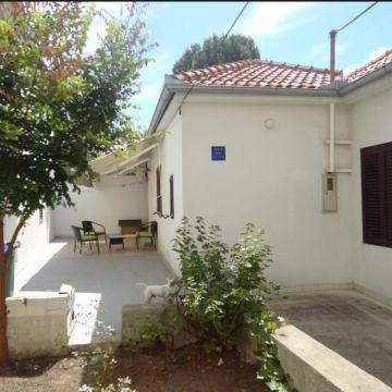 Biograd na Moru, kuća prizemnica u centru mjesta