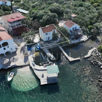 PELJEŠAC - Kuća prvi red do mora 83m2