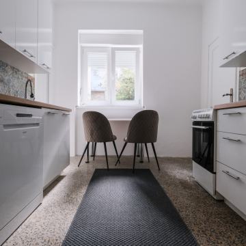 MEDVEDGRADSKA, TOP NOVOUREĐEN 2,5-SOBAN STAN***BEZ PROVIZIJE!!!***