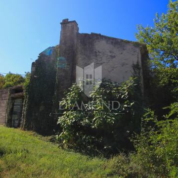 Boljun, kamena kuća za adaptaciju