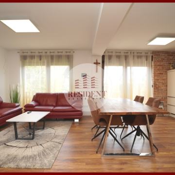 BOTINEC Renovirana obiteljska kuća 180 m2 + garaža, dvorište, parking