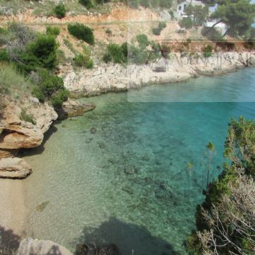 Brač Bol, zemljište 12459 m2 prvi red do mora