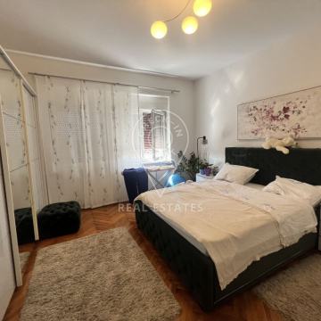 Branimirova, 55 m2 + spremište + dio tavana, pored tržnice