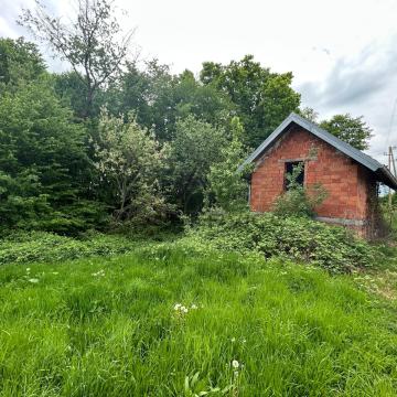 Brckovljani, vikendica na mirnoj lokaciji sa okućnicom od 600m2