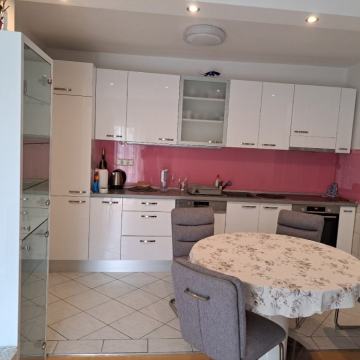 NOVO BRDA ČETVEROSOBAN RENOVIRAN OPREMLJEN ETAŽIRAN STAN 100m2