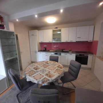 BRDA ČETVEROSOBAN RENOVIRAN OPREMLJEN ETAŽIRAN STAN 110m2