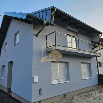 Brdovec, renovirana kuća sa dva stana i pomoćnim objektom