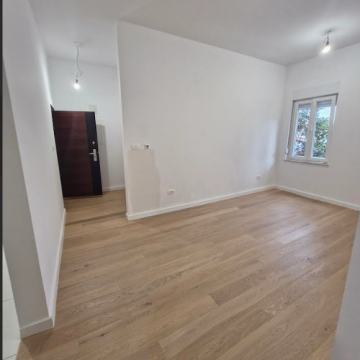 Brodarica, komforan jednosoban stan 44 m2 u staroj talijanskoj vili