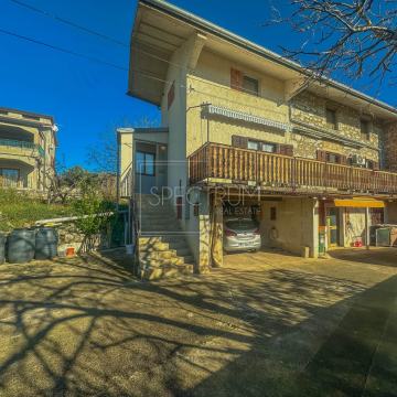 Brtonigla, prostrana kuća sa pogledom na more