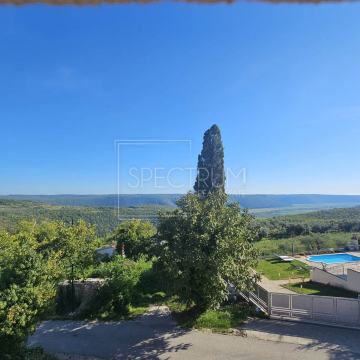 Buje okolica, kamena kuća sa panoramskim pogledom