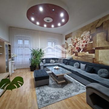 CENTAR, 2 S+DB, lijepo uređen veliki stan na 1. katu