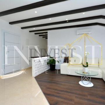 CENTAR GRADA - PREKRASAN STAN 75 M2