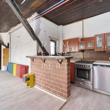 Donji grad, CENTAR- trosoban stan na Britancu, 4. kat, 83 m2, 259500€