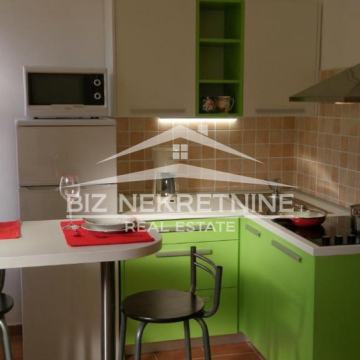 CENTAR -mini garsonijera sa galerijom, 19 m2