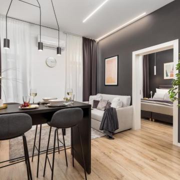 Centar Rijeke, Tri jednosobna apartmana sa vlastitim balkonima!
