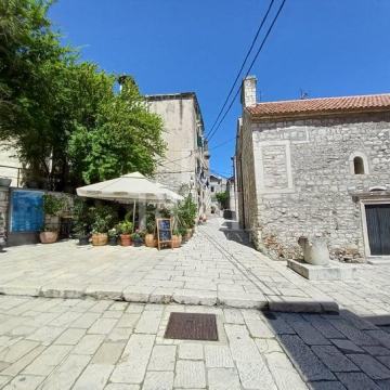 Centar Šibenika kuća za adaptaciju P+3