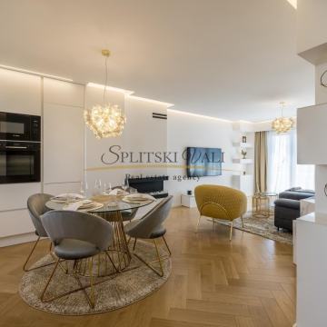 Centar Splita, Novorenovirani dvosoban stan!