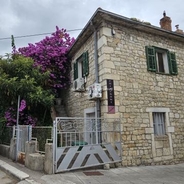 ZVONIMIROVA, KAMENA KUĆA SA 2 POSL.PROSTORA + KONOBA 410.000 EUR