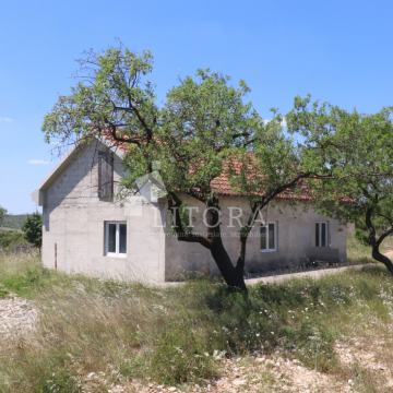 Cicvare – kuća 54m2 s velikom okućnicom i prekrasnim pogledom na priro