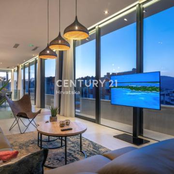 NEPONOVLJIV PENTHOUSE - pogled, jacuzzi, sauna, 250m od mora, Čiovo