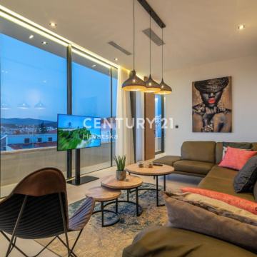 PENTHOUSE 4 zvjezdice, privatni kat – 125 m² terasa, 3 parkinga, Čiovo