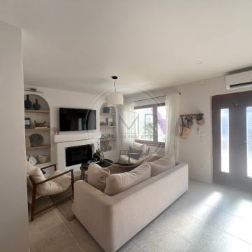 Čiovo – Dvojna kuća s tri stambene jedinice, 300 m od mora