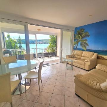 ČIŽIĆI, OTOK KRK - stan u drugom redu do mora