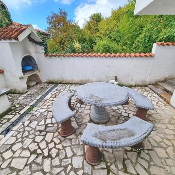 Crikvenica, apartman s terasom na odličnoj lokaciji blizu mora!