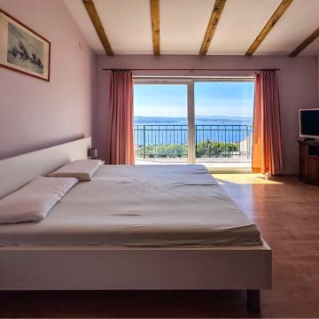 CRIKVENICA – Kuća 400 m² s pogledom, idealna za investitore