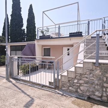 Crikvenica, kuća s dvije stambene jedinice s otvorenim pogledom na mor