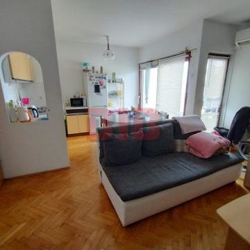 CRIKVENICA,STAN,47,04M2,III KAT U ČETVEROKATNICI