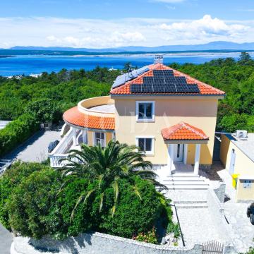 Crikvenica, vila sa bazenom i pogledom na more!