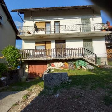 Delnice, Obiteljska kuća s okućnicom i lokalnom 110 m2 + 900 m2