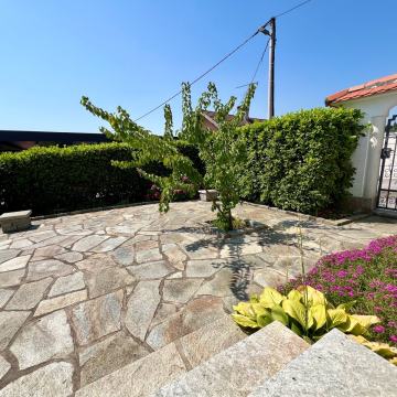 Donje Prekrižje , kuća  107 m2 na  velikoj parceli od 1377m2