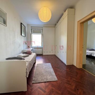 Donji Grad - Pavla Hatza, 2sobni stan 49m2  (dvorišna strana)