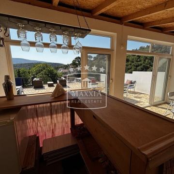 Donji Karin - kuća katnica krovna terasa blizina mora! 185000EUR