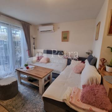 Dramalj, simpatična kuća u nizu s pogledom na more!
