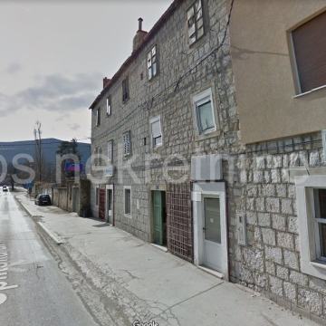 Drugi kat i potkrovlje u centru!!