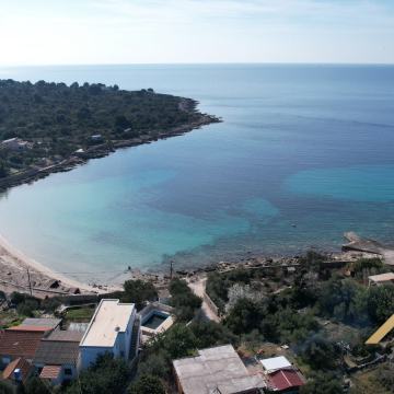 Drvenik Mali - Kuća na Građevinskom Zemljištu 487m2