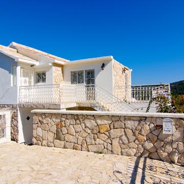 Prodaja,Drvenik Veliki, lijepa mediteranska kuća, 160 m2, 379.000 eura