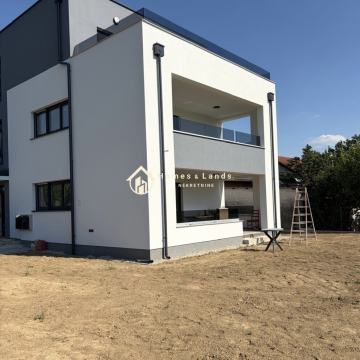 Dugo selo,4-soban stan(S1)120m2 s  prostranim vrtom 400m2 + 2 parkinga