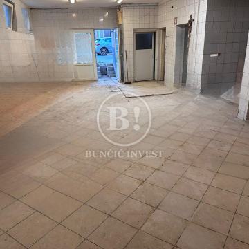 Dugo Selo, centar – poslovni prostor 126 m² s parkingom